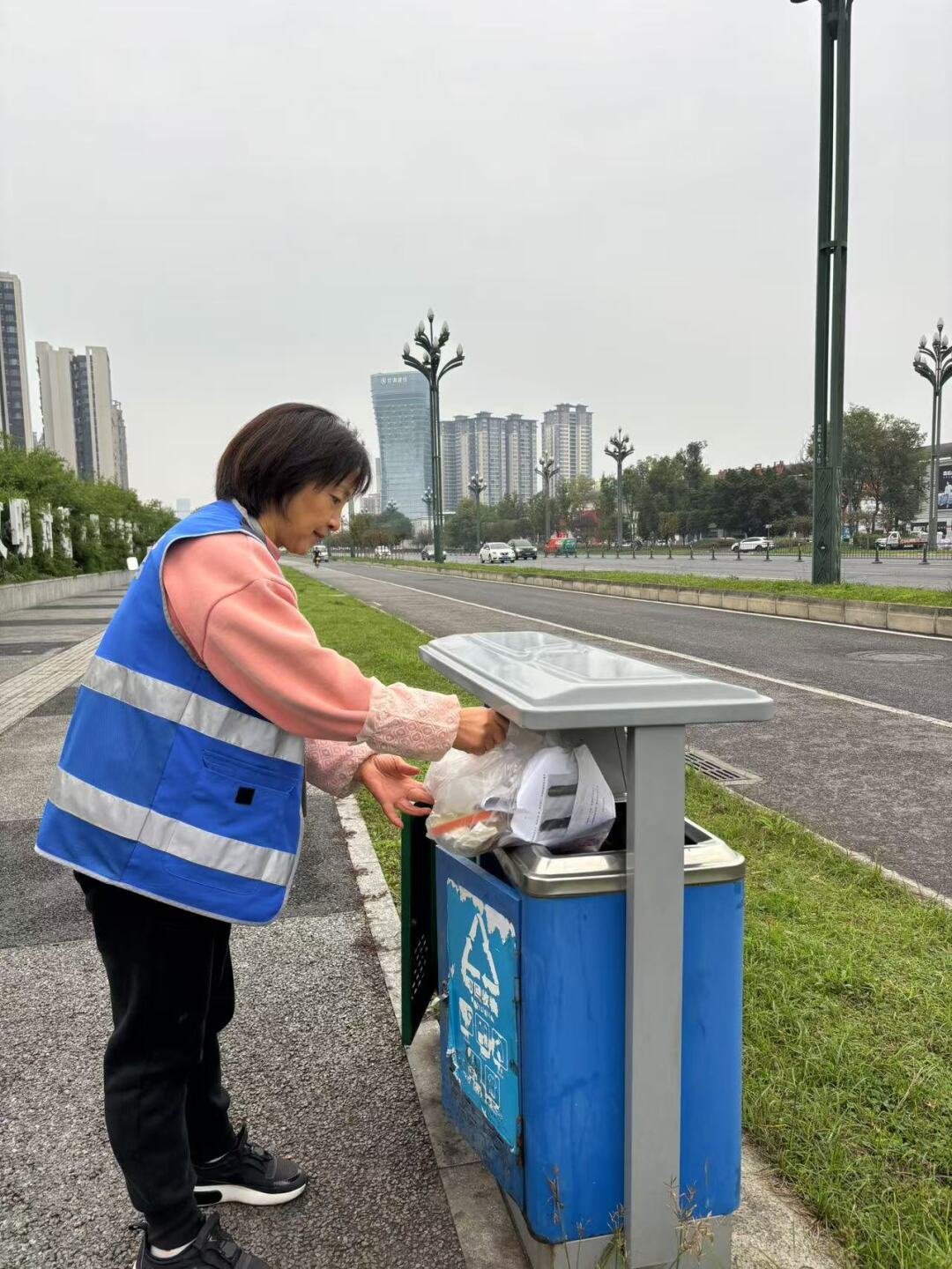 加強重點(diǎn)街道巡查上報，提升城市管理水平