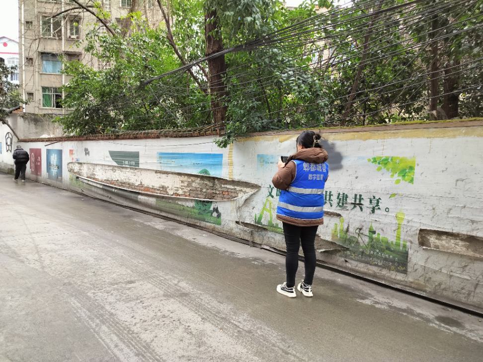 智慧城管助力城市“顏值”提升，臨街廣告安全隱患無(wú)處遁形